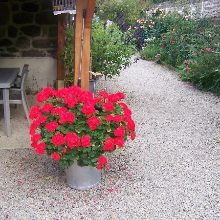 D'hotes Du Domaine De Serre Bed & Breakfast Anglards-de-Salers